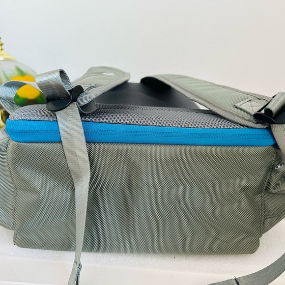 NWOT Advanced Bionics CI Unisex light oliveLogo Shoulder Backpack Naida M90 - Picture 9 of 9